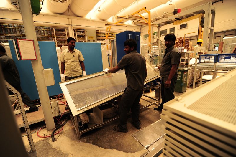 Impressionen aus der Produktion bei Rittal in Indien. (Bild: Deutsche Messe AG)