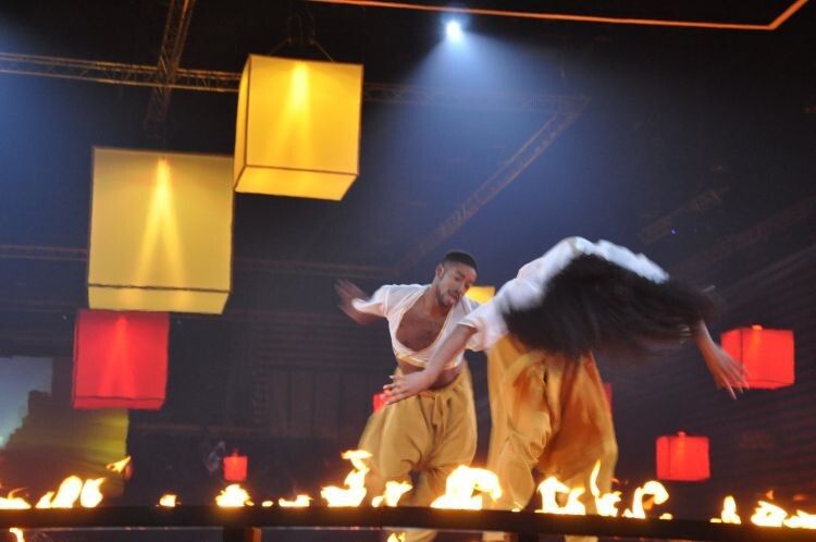 Derweil ging es auf der Showbühne heiß her. (Foto: Richter)