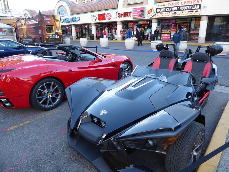 Batmobil oder das rote Teufelchen... Hauptsache Cabrio! (Bild: IT-BUSINESS)