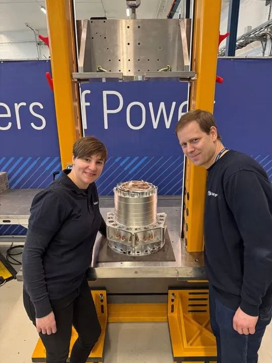 Astrid Røkke and Torstein Grav Aakre with the electric machine that will become part of the hybrid aircraft engine.(Source:  Håvard Egge)