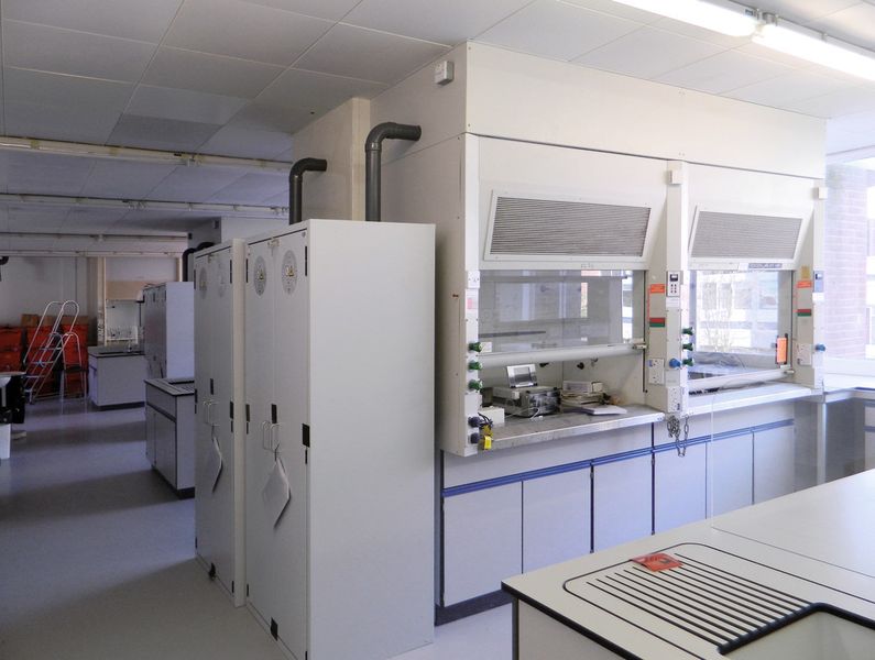 Typ-90-Schränke erhalten die Schutzfunktion bis zu einer Außentemperatur von über 1000 °C aufrecht. (Bild: Asecos)