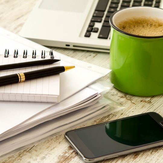 So verlockend das Homeoffice auch ist, für das Gelingen der Arbeit von zuhause sind einige Dinge zu beachten. So verlockend das Homeoffice auch ist, für das Gelingen der Arbeit von zuhause sind einige Dinge zu beachten.