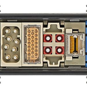 Der modulare Steckverbinder führt Leistung, Signale, Daten und Druckluft in einem Steckverbinder zusammen.(Bild:  Harting)