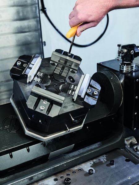 Einer der Vorzüge der HWR-Spannmittel ist das einfache und schnelle Umrüsten, wodurch lange Rüstzeiten entfallen – hier ein Ino-Flex VF026.  (Bild: HWR Spanntechnik/Michael Trappmann)