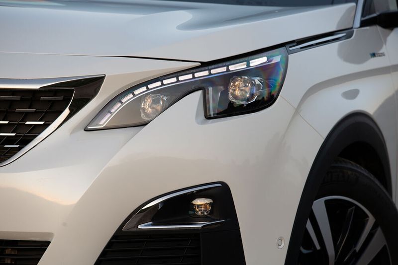 Der Preis für das Kompakt-SUV ist mit fast 45.450 Euro heftig. (Peugeot)