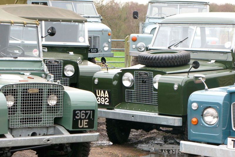 In der 70-jährigen Geschichte des Defenders baute Land Rover zahlreiche Varianten. (Bild: Land Rover)