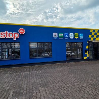 In Sankt Augustin wurde die erste Pitstop-Filiale mit dem neuen Design ausgestattet.  (Bild: HUK-Coburg)