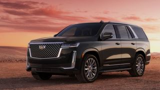 Cadillac legt eine E-Variante des Escalade auf. Im Bild: Die Variante mit Verbrennungsmotor, offizielle Bilder des elektrischen Modells gibt es noch nicht. (Bild: Cadillac)