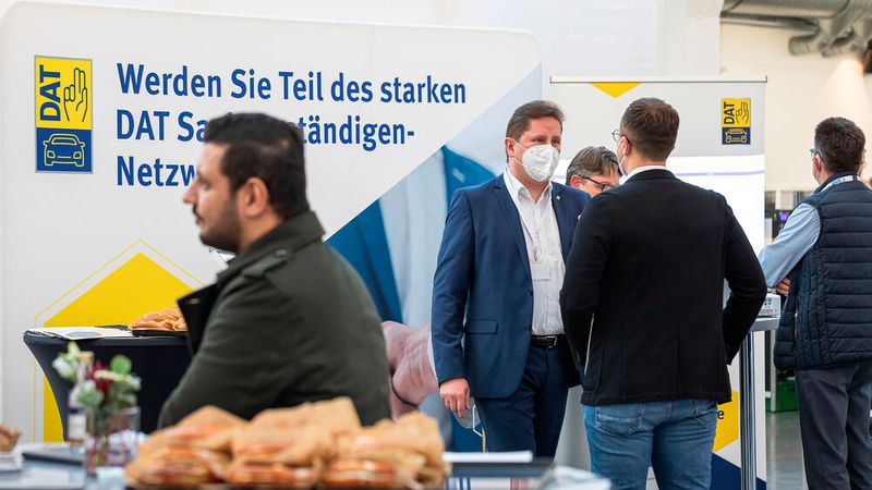 Am DAT-Stand konnte der Besucher mehr zu Fast Track AI erfahren.  (Bild: Stefan Bausewein)