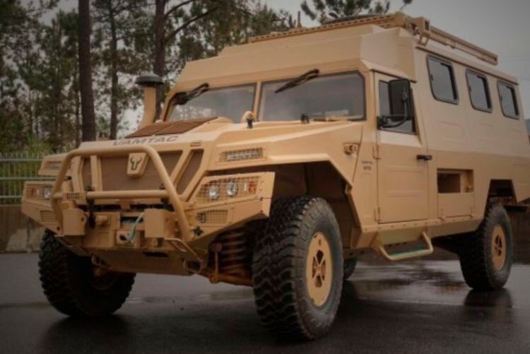 Auch den Vamtac gibt es in zivilen und militärischen Ausführungen. Zudem ist er, anders als Humvee und Mega Cruiser, in zwei Längen (4,85 und 5,55 Meter) und Radständen erhältlich. (Bild: Urovesa)