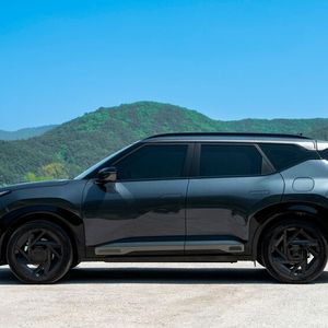 Für die erste Testfahrt mit dem Kia Seltos in Korea stand ausschließlich der Hybrid mit Frontantrieb bereit.(Bild:  Kia)