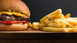 Fastfood scheint die immunabwehr langfristig aggressiver zu machen. Auch lange nach Umstellung auf gesunde Kost kommt es daher schneller zu Entzündungen.  (gemeinfrei)