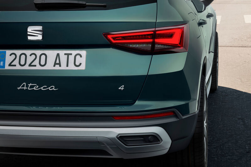 Für den Hintermann als Facelift erkennbar wird der Ateca durch den Schriftzug unterm Nummernschild. (Seat)