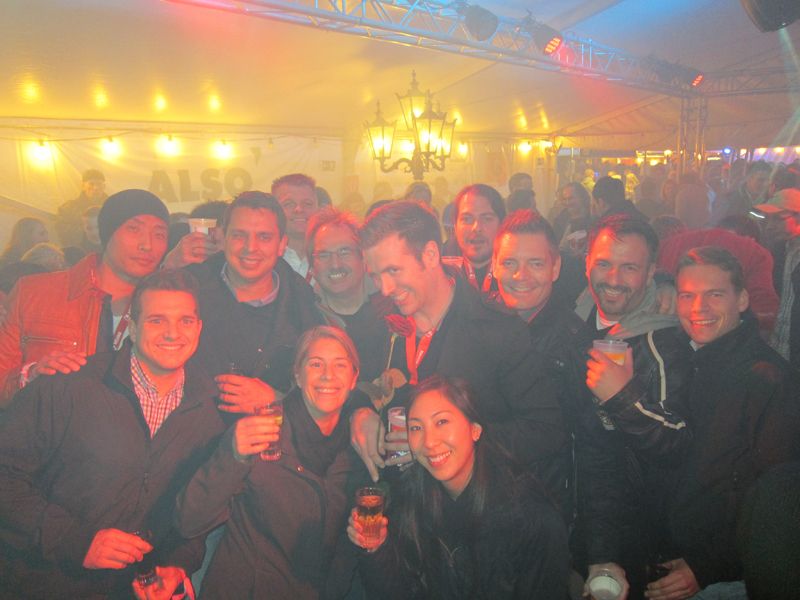 Das LG-Team feierte, bis die Hütte rauchte. (Bild: IT-BUSINESS)