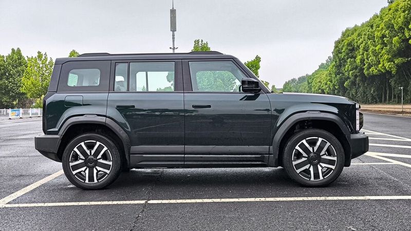 Knapp über 4,40 Meter ist der J6 lang. (Bild: sp-x)