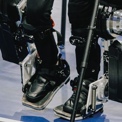 Das von RISE entwickelte Exoskelett unterstützt die Bewegungen des Unterkörpers. (Bild: Technische Universität Berlin)