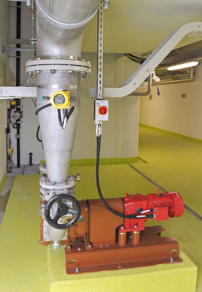 Die von den Durchflussmessern und Niveausensoren ausgehenden Signale (4-20 mA mit Hart-Signal) werden von den Wago-Steuerungen verarbeitet und anschließend über Ethernet an den Leitstand übertragen.  (Bild: Wago)