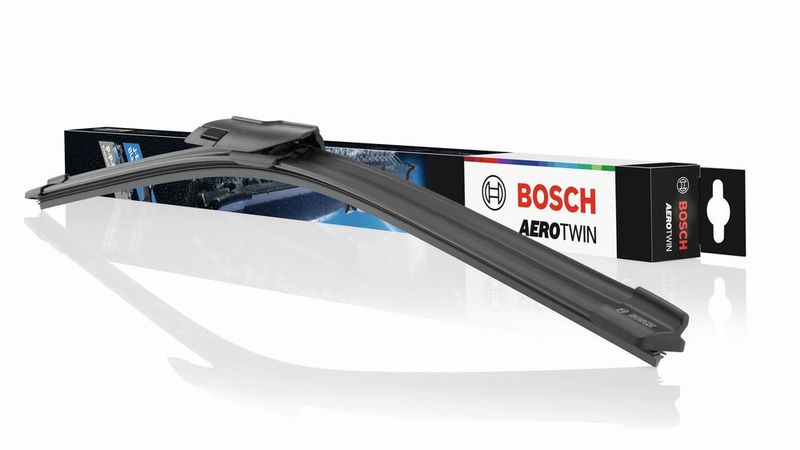 Das Wischerblatt Aerotwin J.E.T Blade mit integrierten Spritzdüsen sorgt für bessere Sicht und mehr Sicherheit durch gezieltere Frontscheibenreinigung. (Bild: Bosch)