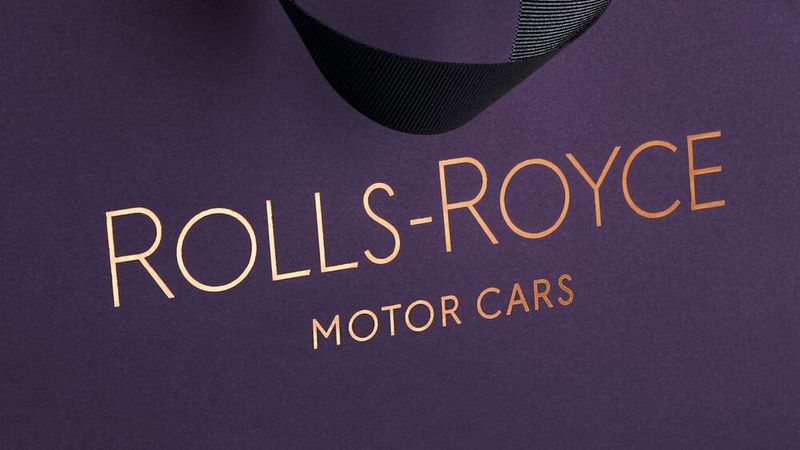 Sie kommt künftig in Versalien daher und betont „Rolls-Royce“. (Bild: Rolls-Royce)