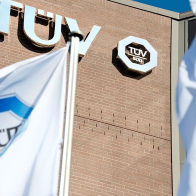 Mehr als 100 TÜV-SÜD-Service-Center bieten bereits die neuen Tests für den Zustand der Antriebsbatterie in HEVs an. (Bild: TÜV Süd)