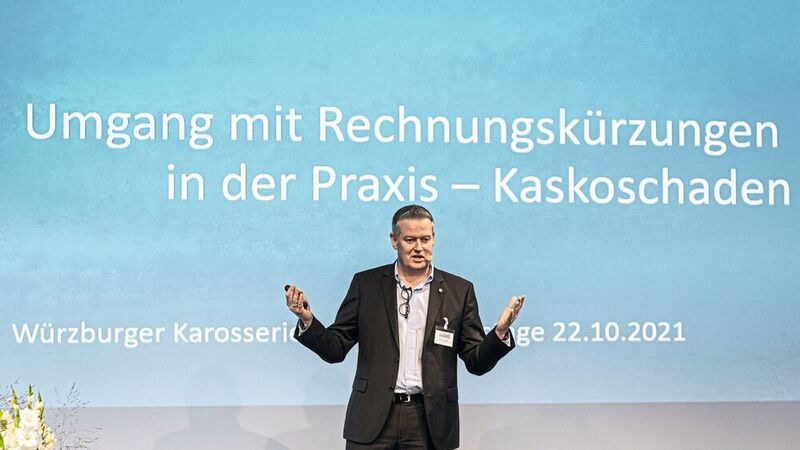 Der Kaskoschaden stand im Fokus des Vortrags von Rechtsanwalt Henning Hamann, Geschäftsführer Kanzlei Voigt GmbH.  (Stefan Bausewein)