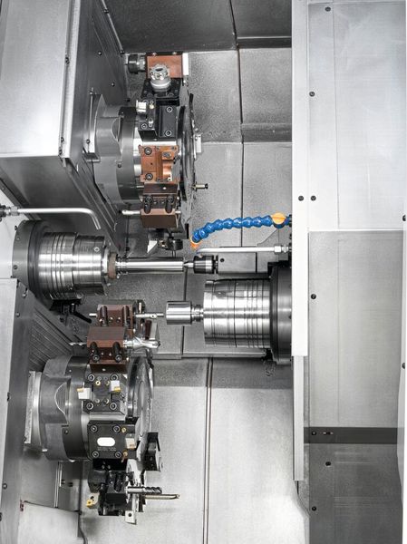 Die beiden Revolver der TTL 66 sind mit leistungsstarken, integrierten Motoren ausgestattet, die eine Drehzahl von 12 000 U/min, eine Leistung von 14 kW und ein Drehmoment von 42 Nm erreichen. In Kombination mit dem weiten Verfahrweg der Gegenspindel ermöglichen sie die gleichzeitige Bearbeitung mit drei Werkzeugen. (Bild: Paul Gari)