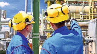 Druckmesstechnik von Keller wird in der Öl- und Gasindustrie eingesetzt. (©industrieblick - stock.adobe.com)