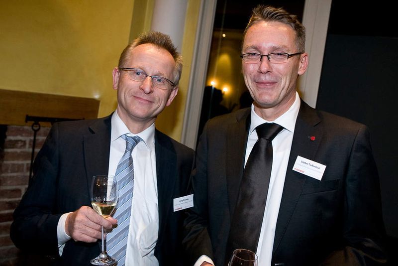 Jörg Brünig von Fujitsu Siemens Computers (li.) mit Stefan Tiefenthal von LG (Archiv: Vogel Business Media)