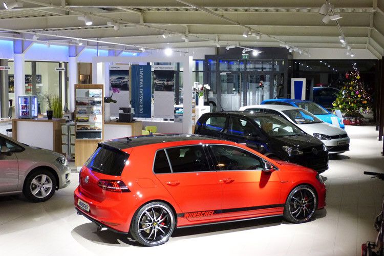 ... präsentiert die aktuelle VW-Modellpalette. Glanzpunkt des Eröffnungsabends war die Premiere des neuen Passat. (Foto: Wunschel)