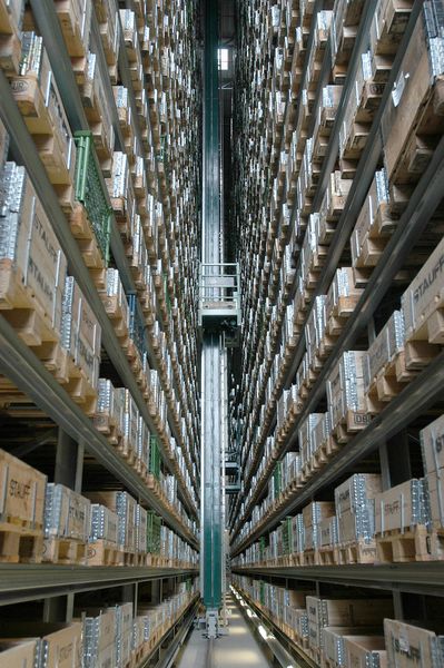 Das Stauff Logistikzentrum in Neuenrade-Küntrop wurde auf 55.880 Behälter- und 10.348 Palettenstellplätze erweitert. (Vosswinkel)