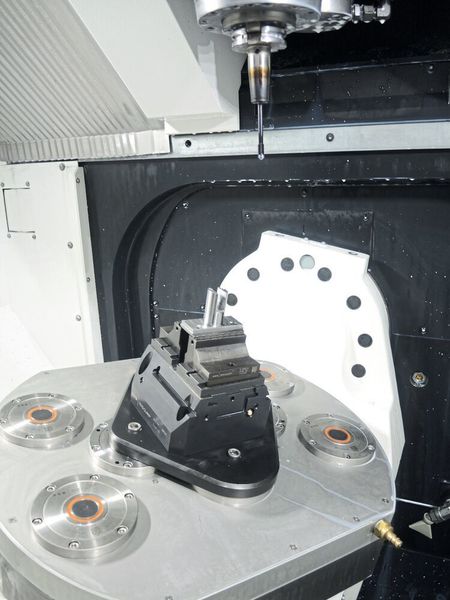 Darüber hinaus lässt sich der, wie es heißt, hohe Backenhub von 8,5 mm stufenlos um 5 mm je Seite variabel einstellen.  (Zero)