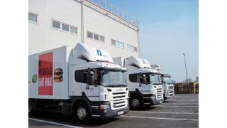 Angedockte Kühl-Lkw: McDonald's lässt sämtliche Filialen im russischen Riesenreich mit dessen extremen klimatischen und geografischen Bedingungen von Havi Logistics beliefern. (Bild: Havi Logistics)