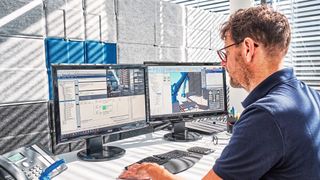 SwissDrives unterstützt Kunden von der Planung bis zur fertigen Applikation. Bereits vor der eigentlichen Entwicklung der Software wird die Machbarkeit des Anwendungsfalls mittels modernster 3D-Simulation  überprüft. (Bild: Denns Beyer Photography)