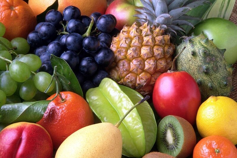 Platz 3: Bestimmte Früchte  Platz drei der Lebensmittelunverträglichkeiten geht an die Früchte. Obstallergien schränken laut der Umfrage 7 % der Menschen in ihrer Ernährung ein. (Bild: romanov/Pixabay (CC0))
