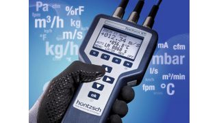 Das multifunktionale Handgerät mit Datenlogger flowtherm NT zeichnet sich durch die Vielfalt der anschließbaren Sensoren aus.  (Bild: Höntzsch)