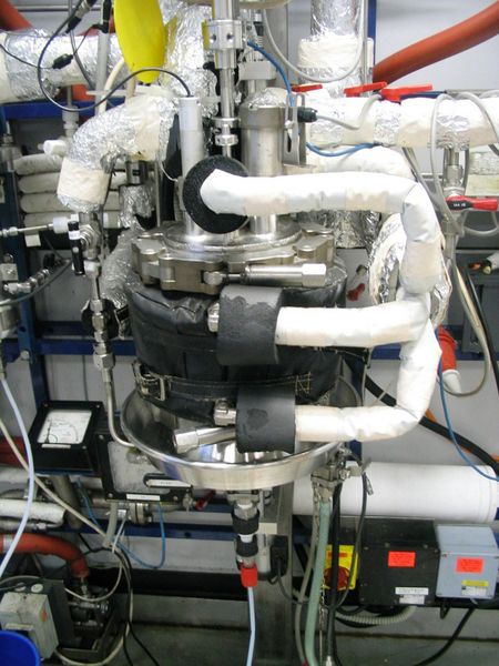 Der 2 Liter-Hastelloy-Filtertrockner des Technologielabors der Business Line Agro von Saltigo erlaubt die Isolierung von Feststoffen im Labor unter betriebsnahen Bedingungen und ermöglicht so eine frühzeitige Optimierung der Aufarbeitung von Reaktionsgemischen; (Foto: Saltigo)