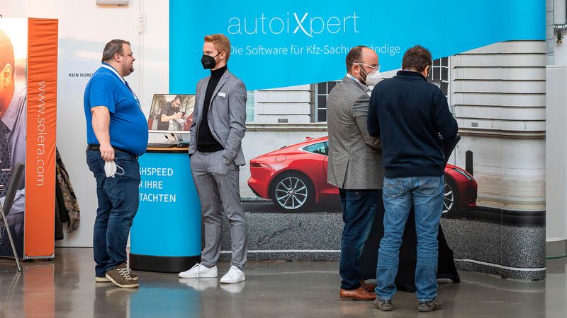Auto-I-xpert organisiert den Sachverständigen und seine Produkte. (Bild: Stefan Bausewein)