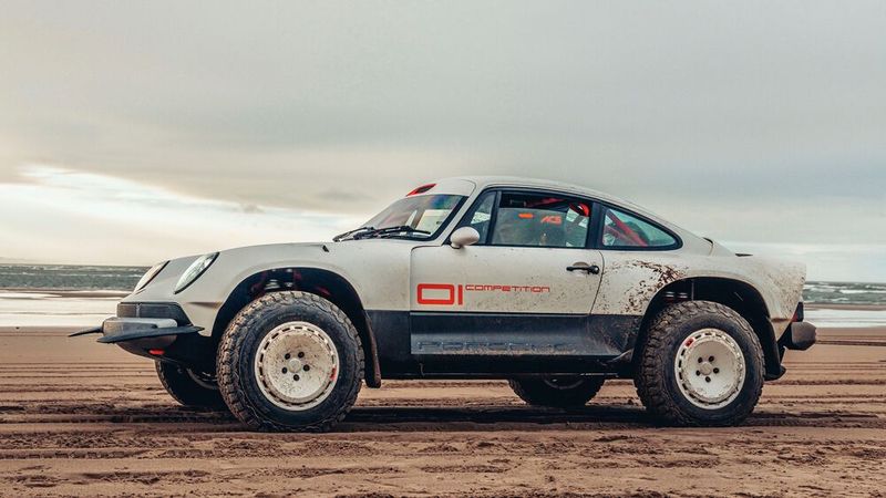 Der Singer 911 ACS weckt Erinnerungen an die Rallye-Fahrzeuge, die Porsche in den 1980er-Jahren eingesetzt hat. (Bild: Singer Vehicle Design)
