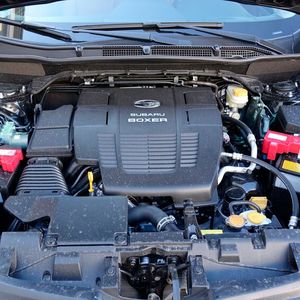 3. Der Motor: Ein Subaru muss einen längs eingebauten Boxermotor und Allradantrieb haben. Punkt. Die Kombination aus drehmomentschwachem Sauger und stufenlosem Automatikgetriebe liefert allerdings recht zurückhaltende Fahrleistungen. Auch an die verbrauchssenkende Wirkung des Mildhybrids sollte man nicht zu hohe Erwartungen haben.(Bild:  Rosenow/»kfz-betrieb«)