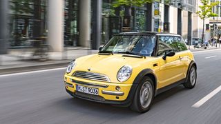 Der klassische Mini ist seit 20 Jahren auf dem Markt. (Bild: Mini)