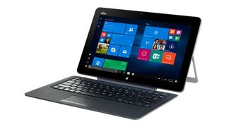 Das Stylistic R726 ist Fujitsus erstes Business-2-in-1-Tablet mit ausklappbarem Standfuß und Magnet-Keyboard. (Bild: Fujitsu)