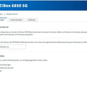 Der integrierte Mediaserver stellt Inhalte vom USB-Speicher strukturiert im Netzwerk bereit und ermöglicht den direkten Zugriff von kompatiblen Endgeräten.(Bild:  Joos – FRITZ!)