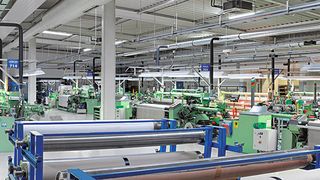 Bild 1: Fast alle Maschinen und Anlagen in der Metallgewebeproduktion von GKD benötigen Druckluft als Energie- oder Transportmedium. (Bild: GKD)