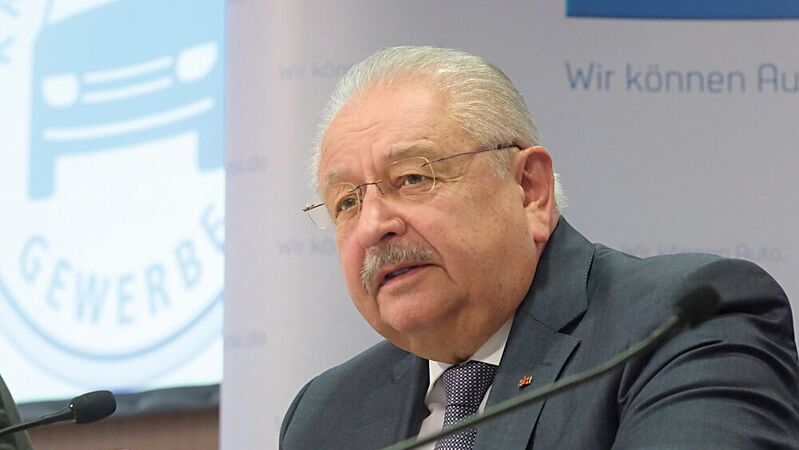 ZDK-Präsident Jürgen Karpinski fordert die schnelle Umsetzung der Onlinezulassung durch die Autohäuser.