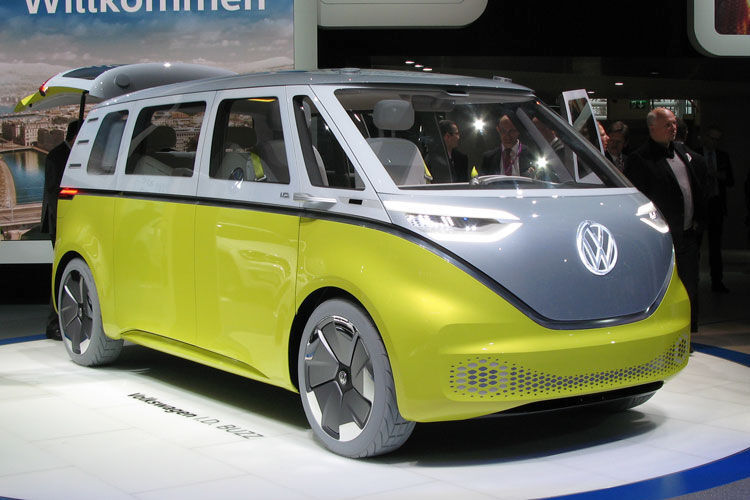 VW hat seinen Elektro-Bulli mit in die Schweiz gebracht. (Seyerlein / »kfz-betrieb«)