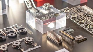 Bis ins Filigrane: Höchste Präzision geht auch beim Stanzen.  (Bild: P. E. Schall)