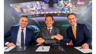Unterzeichnung der Vereinbarung (v. l.): Mathias Miedreich, CEO der ZF Group, Young Sohn, Vorstandsvorsitzender von Harman und Senior Advisor bei Samsung Electronics, sowie Christian Sobottka, Harman-CEO und President, Automotive Division.  (Bild: Harman)