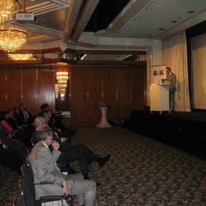 Burkhard Weller schwört 400 B&K-Mitarbeiter aus Vertrieb und Service auf das Jahr 2013 ein.