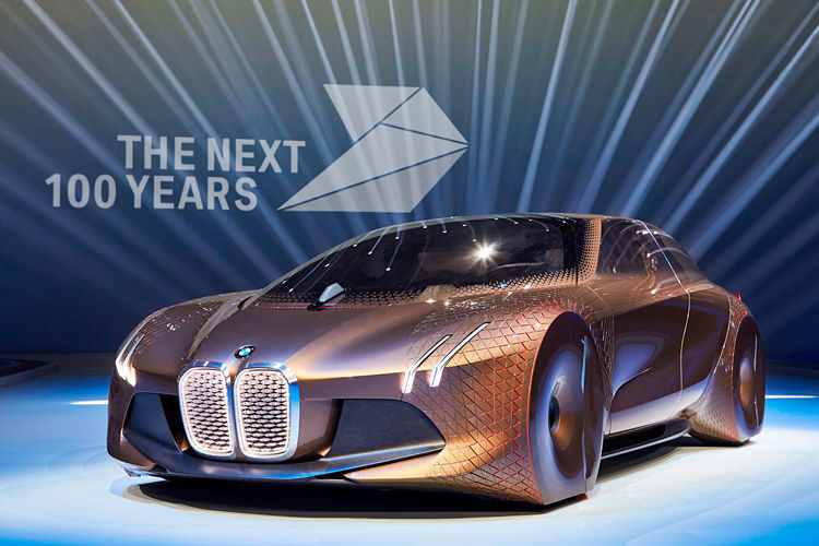 Die von den Exterieur-Designern Seungmo Lim und Joji Nagashima mit relativ wenigen Strichen elegant und muskulös gezeichnete Form deutet an, in welche Richtung sich das BMW-Design in Zukunft entwickeln wird. (Foto: BMW)
