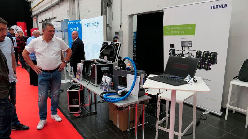 Der Geschäftsbereich Aftermarket von Mahle beliefert den Großhandel und Automobilwerkstätten. Neben den klassischen Ersatzteilen werden verstärkt Thermoprodukte, Fahrzeugdiagnose, Servicegeräte für die Wartung sowie Abgastester angeboten.  (Bild: Wenz | VCG)